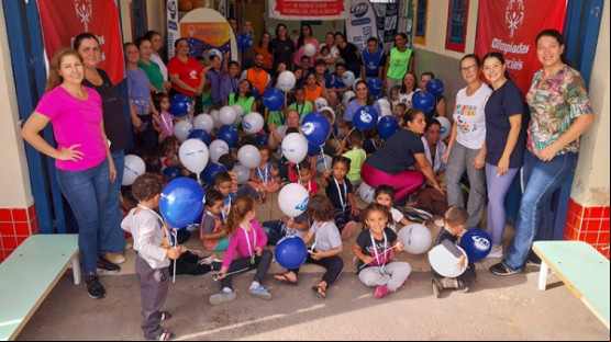 Com participação de alunos da Apae, programa Atletas Jovens leva atividades para Emei em Adamantina