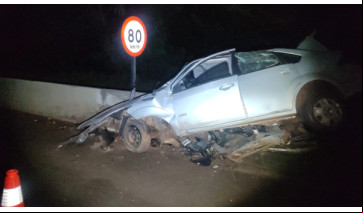 Veiculo ficou destruido no acidente (Cedida/PM Rodoviaria).